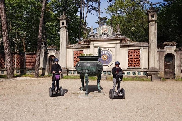 Discover the Bois de Vincennes in an original way with our Segway tours.