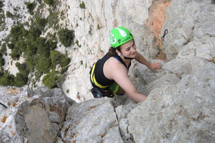 Daytime multi-pitch climbing in the Calanques National Park