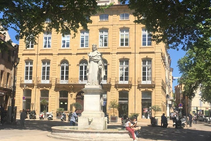 Aix en Provence City Walking Tours. English Language