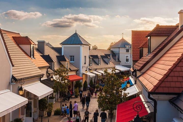 La Vallée Village-Parisian Chic Outlet Shopping Spot-Private Trip