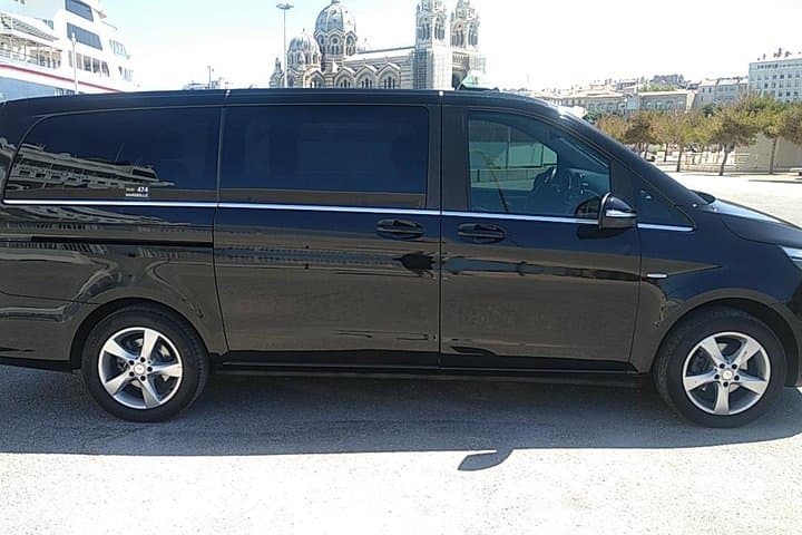 Private Arrival Transfer: Marseille Provence International Airport to Marseille by Luxury Limousine