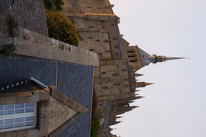 Day-trip with personal guide in Mont Saint-Michel from Paris with private car