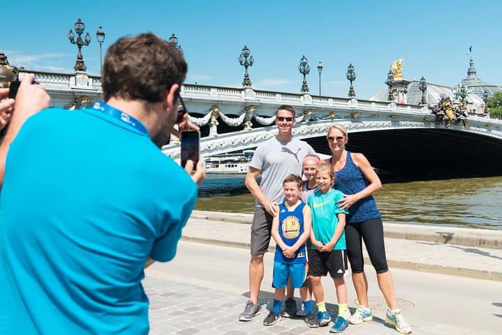 Paris Highlights Bike Tour: Eiffel Tower, Louvre and Notre-Dame