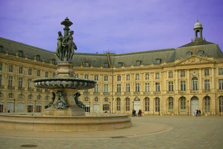 Private 3-hour Walking Tour of Bordeaux with official tour guide