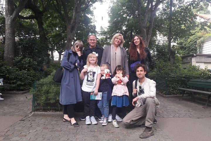 Family Treasure Hunt in Montmartre