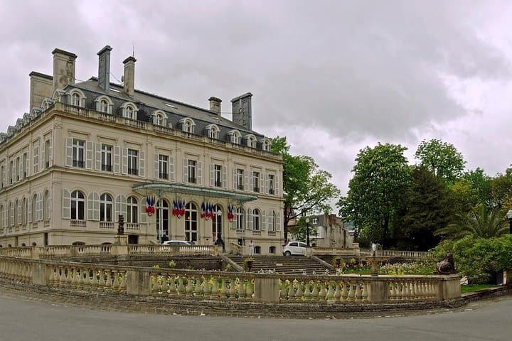 Private Champagne Tour and Reims from Paris with Hotel Pick Up