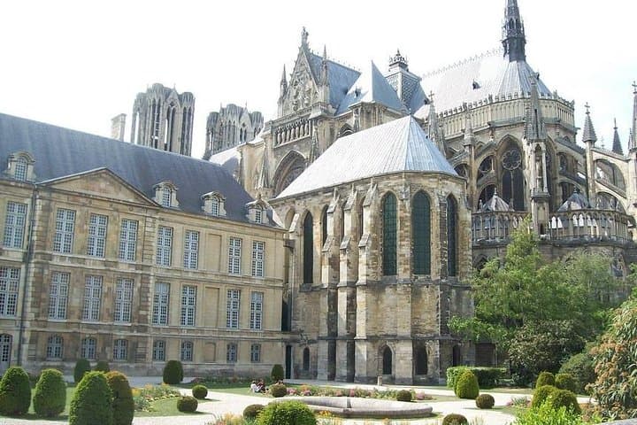 Private Champagne Tour and Reims from Paris with Hotel Pick Up