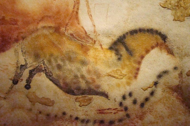 Bordeaux to Lascaux and Dordogne Valley Private Sightseeing Tour