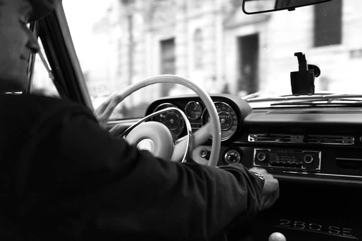 Private Paris guided Tour by classic 1970 Mercedes S Class