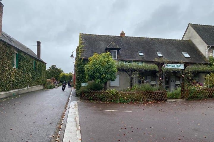 Private Car Trip to Giverny Garden from Paris