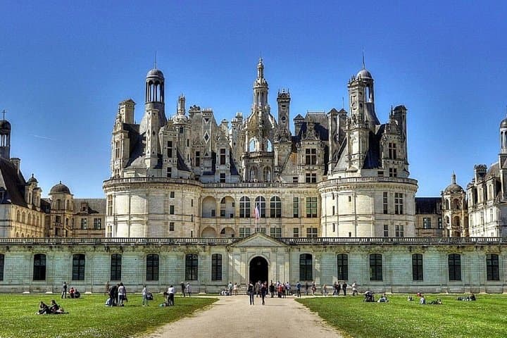 Private Loire Valley Day Trip: Chambord, Chenonceau & Clos Lucé