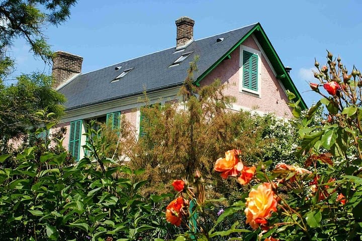 Palace of Versailles & Giverny Audio Guide Tour with Pickup and Drop Off