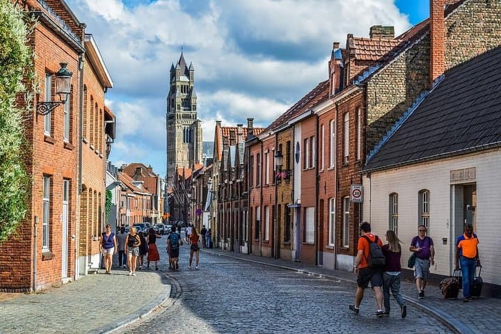 Private 12-hour round transfer to Belgium (Bruges) from Paris