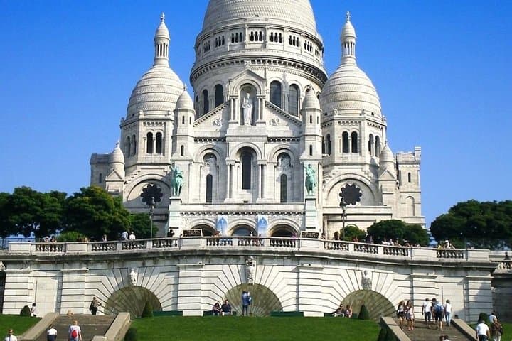 Return transfer from / to Paris Airport