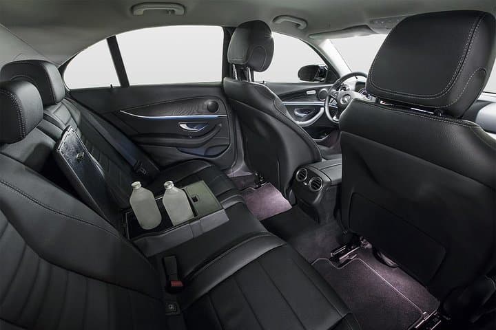 Bordeaux to Airport Private Transfer in Business Sedan