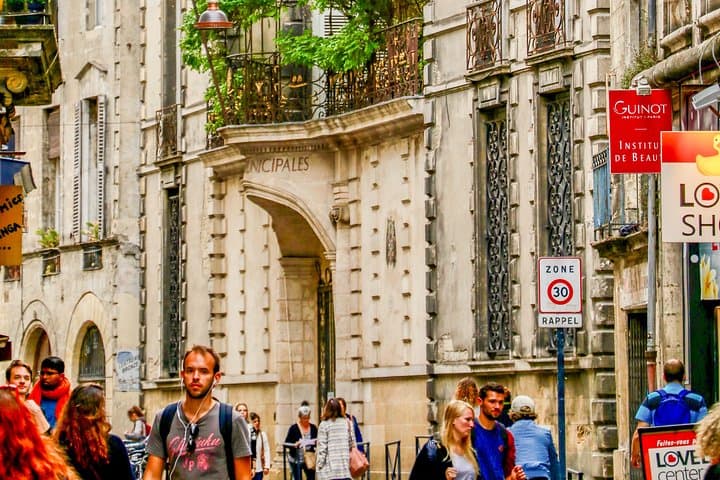 Explore Bordeaux in 60 minutes with a Local