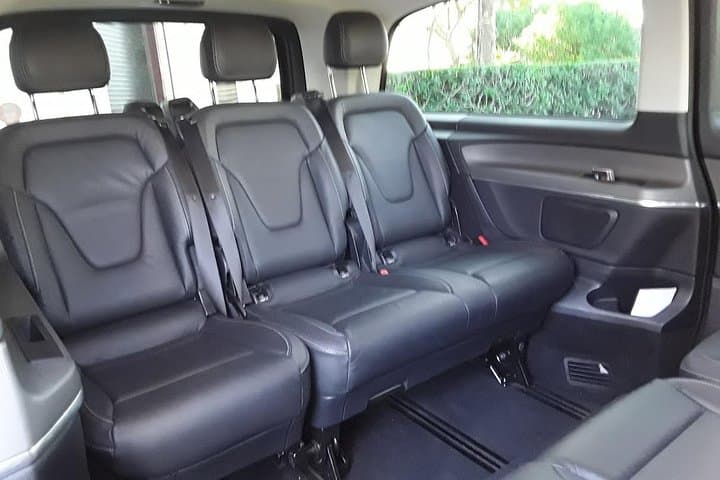 high-end vehicles for seven people and 8 pieces of luggage