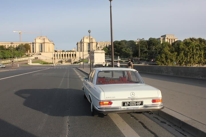 Private Paris guided Tour by classic 1970 Mercedes S Class