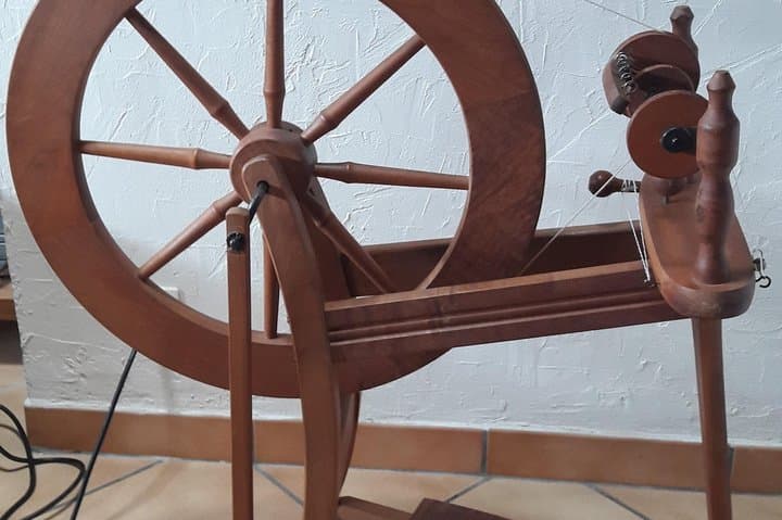 Introduction to spinning local wool on a traditional spinning wheel