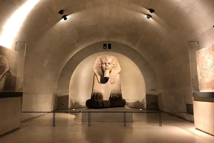 Secrets & Scandals of the Louvre - Limited to 6 Guests