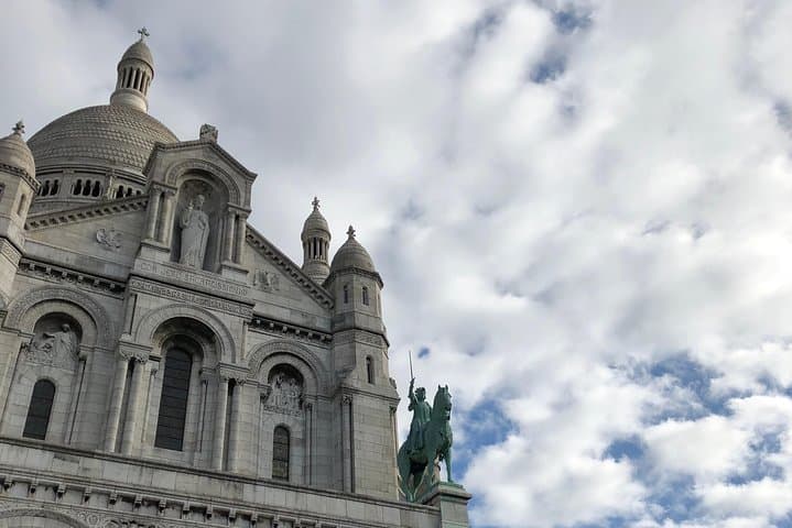 Fat Cat gets the Early Bird: Montmartre