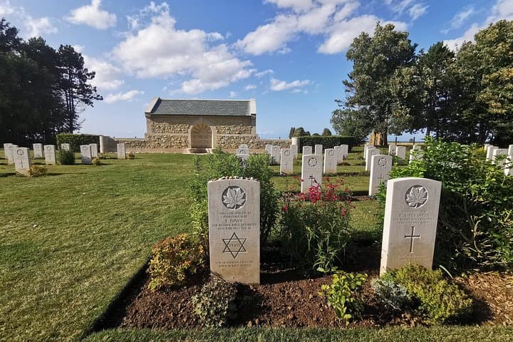 Normandy Landing Beaches Private Day Tour from Paris