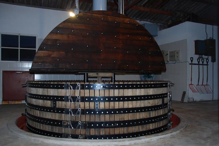 Get a chance to discover the work and spirit of independent winemakers.
