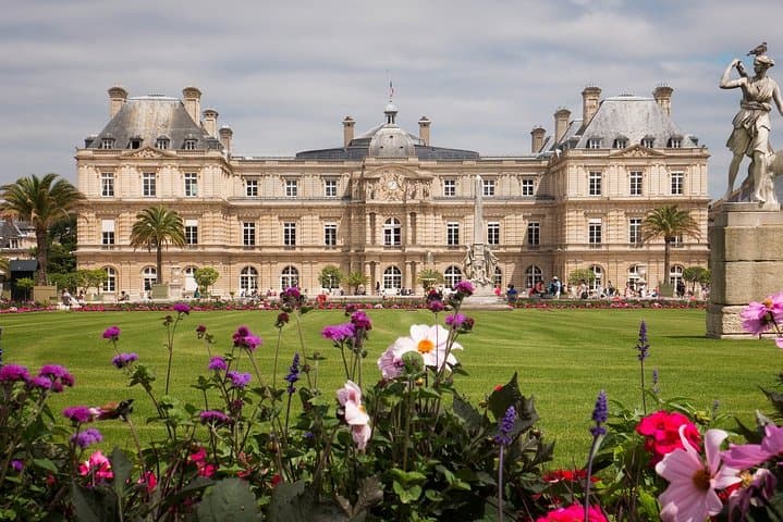 Paris First Time Private Tour with Notre Dame, Montmartre & Arc de Triomphe