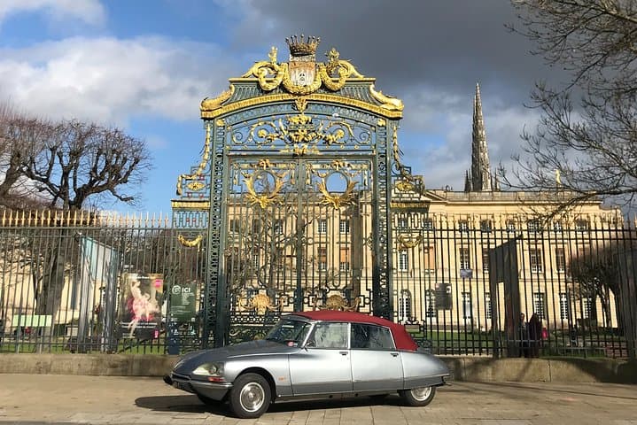 Discover Bordeaux monuments with elegance