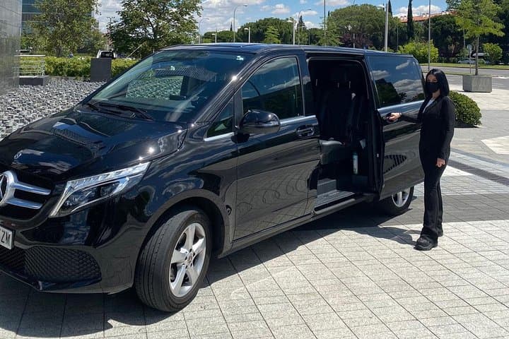 Private Champagne Tour and Reims from Paris with Hotel Pick Up