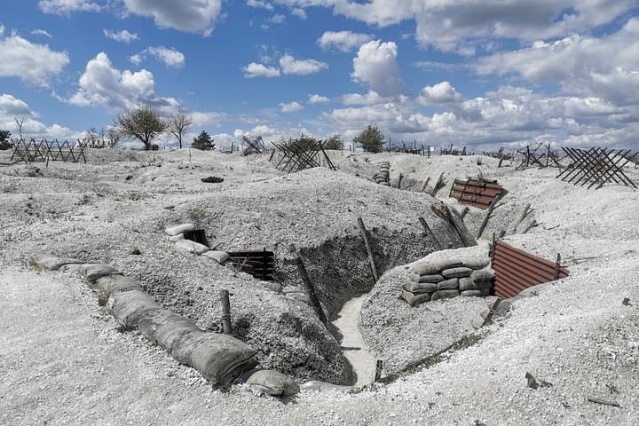 La Main de Massiges (Trench casing)