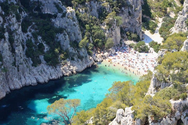 Aix en Provence and Cassis full day private tour