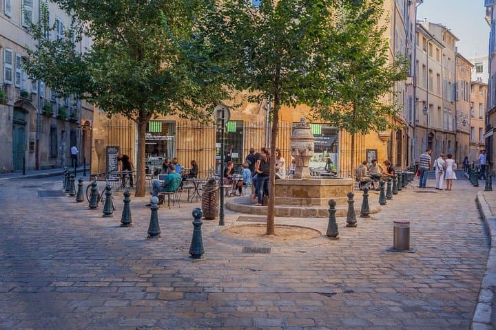 Aix en Provence and Cassis full day private tour
