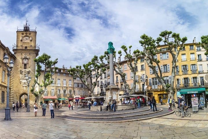 Aix en Provence and Cassis full day private tour