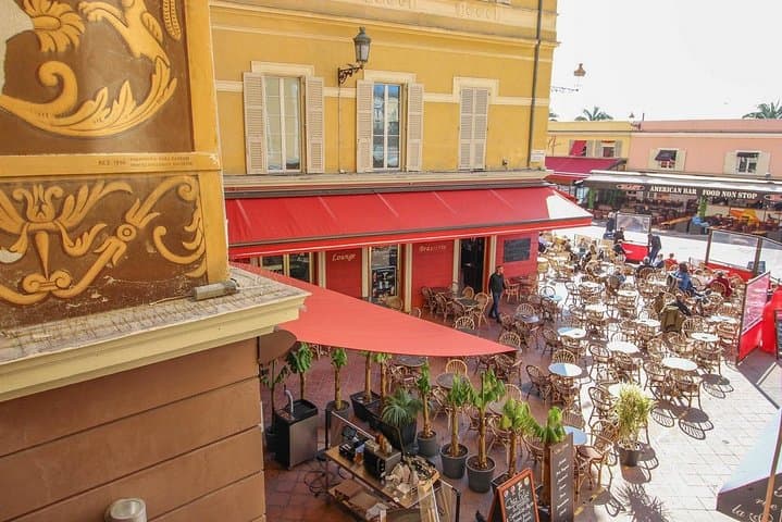 Discover the beauty of old district of Nice walking tour