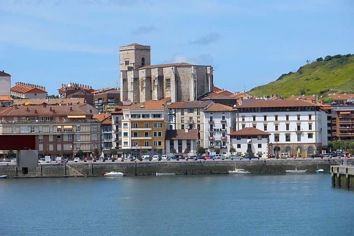 Private Tour of Game of Thrones from Biarritz (Two towns) with optional guide
