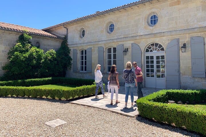 A day in Saint-Emilion in a small group (Electric Luxury Van)