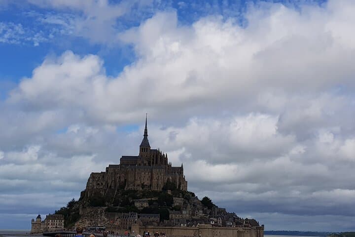 Private Day Trip to Mont Saint-Michel from Saint-Malo with local driver-guide