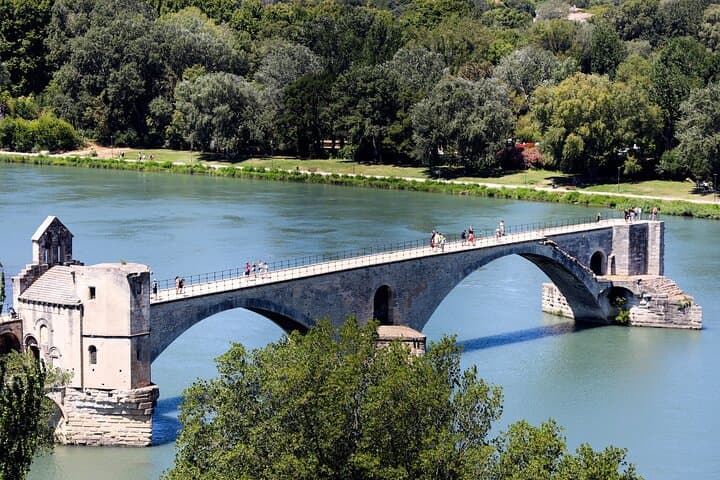Avignon and the inspirational villages of the Vauclause - L'Isle sur la Sorgue, Fontaine de Vaucluse, bric-a-brac, antiques & renaissance frescos