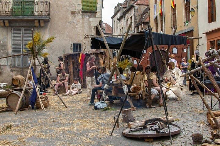 Touristic highlights of Semur-en-Auxois a Private half day tour with a local