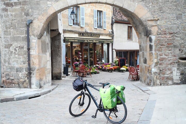 Touristic highlights of Semur-en-Auxois a Private half day tour with a local