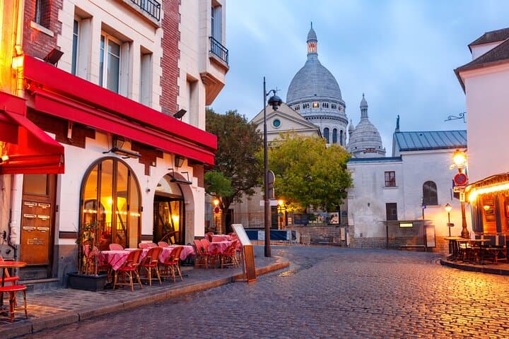 Private tour of Paris's hidden highlights with a local