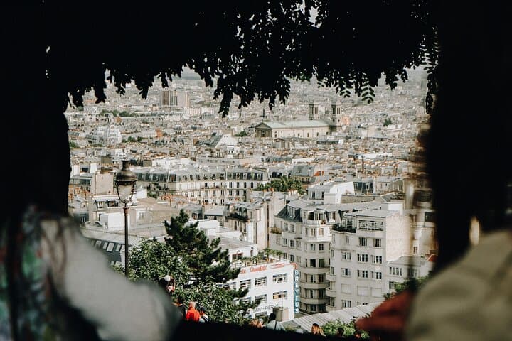 Private tour of the toursitc & hidden highlights of Montmarte Paris