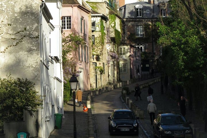 Private tour of the toursitc & hidden highlights of Montmarte Paris