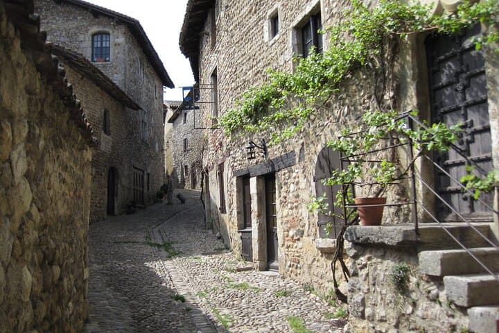 Private Full Day Tour of Perouges and Annecy from Lyon with Hotel pick-up
