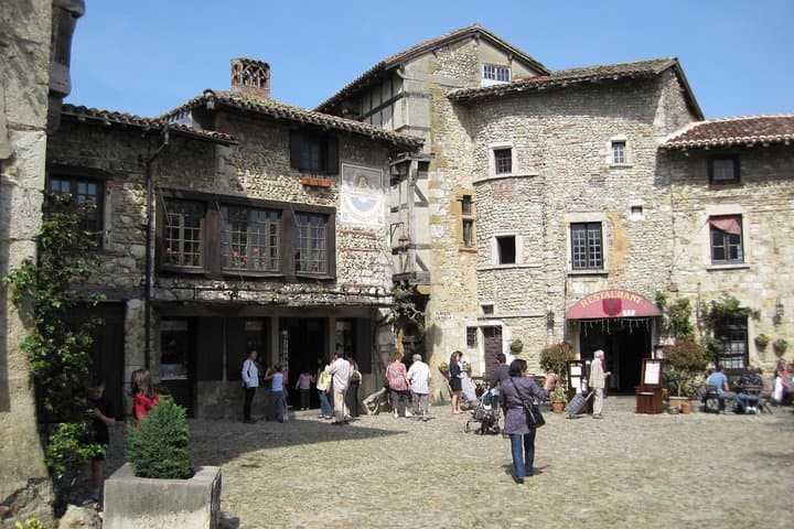 Private Full Day Tour of Perouges and Annecy from Lyon with Hotel pick-up