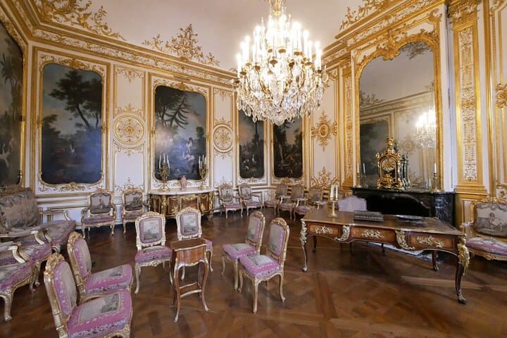 Private Transfer Paris Charles de Gaulle Airport to Chantilly