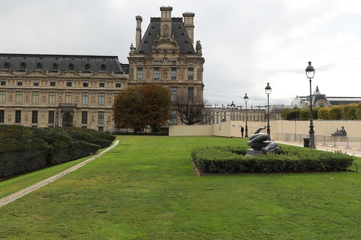 One of the sides of the Louvre museum visible from the Tuileries Garden