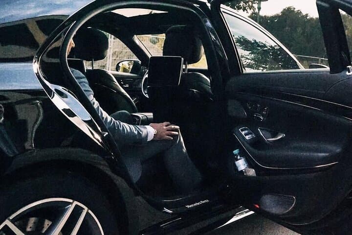 Airport Transfer: Paris City to Paris Airport CDG by Business Car