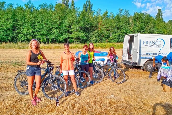 Happy passengers, ready to cycle around the area, for a Bachelorette Party !
